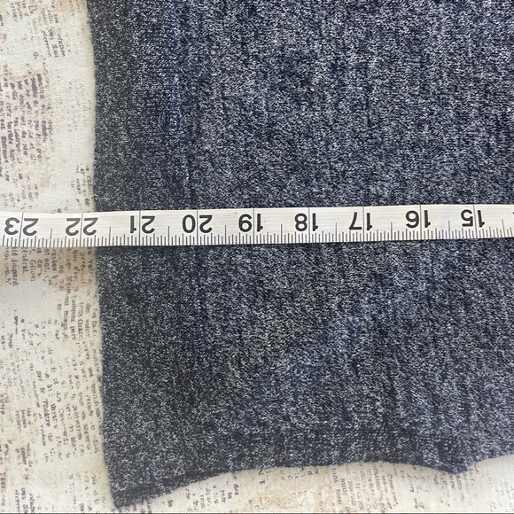 J Crew blue V neck sweater 55% merino wool 46% linen slits on side size XS - Picture 4 of 7